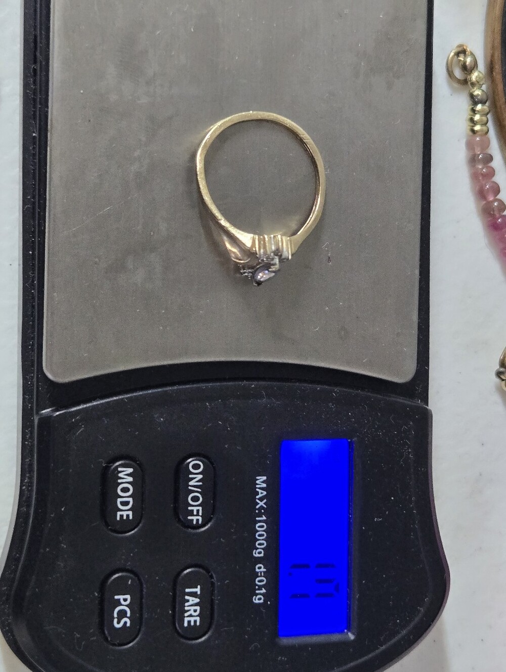 Vintage 10kt Gold Ring with Light Purple Oval Stone - Picture 9 of 10